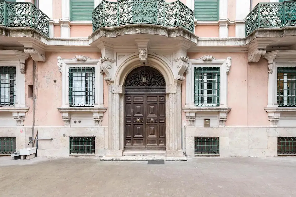 Marcantonio Home Rome: Colosseum Apartments for Groups  Rome