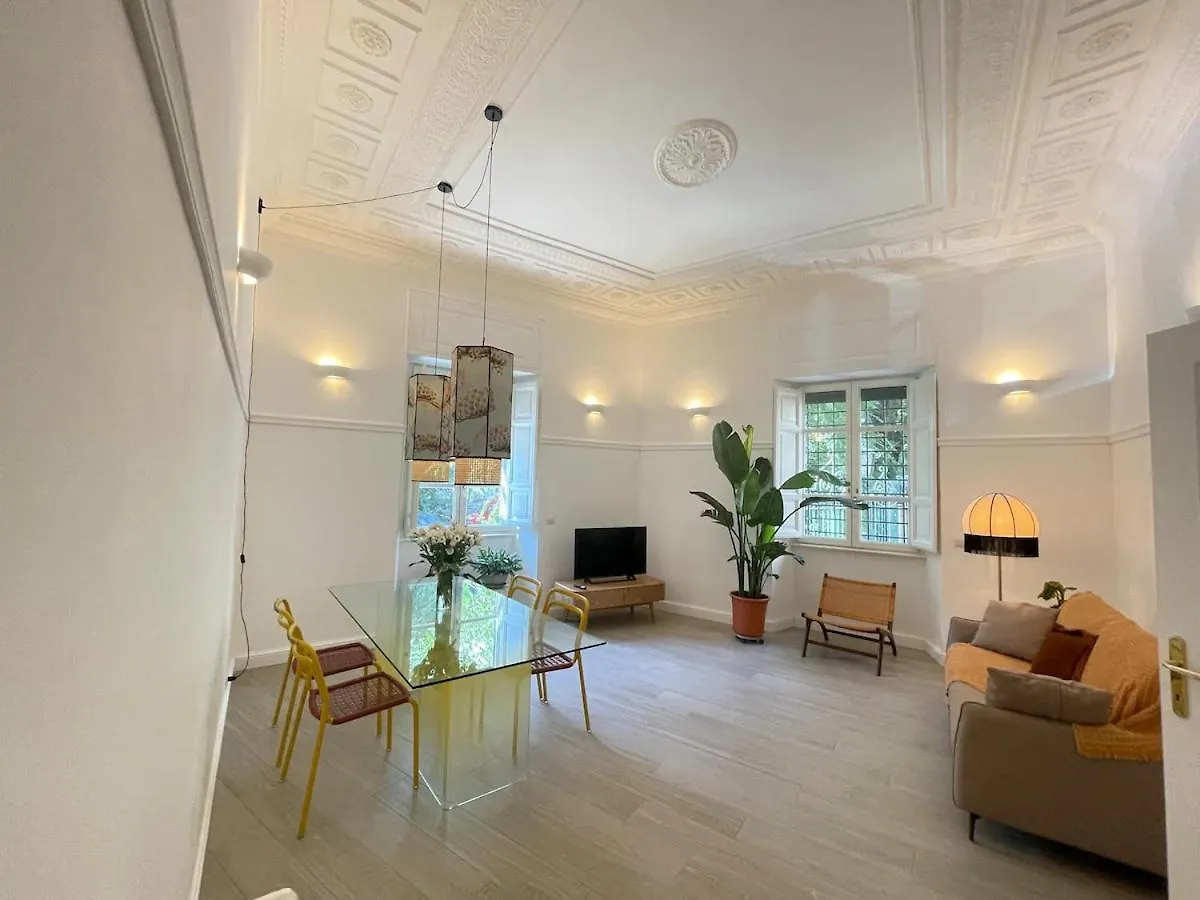 Marcantonio Home Rome: Colosseum Apartments for Groups 0*, Rome
